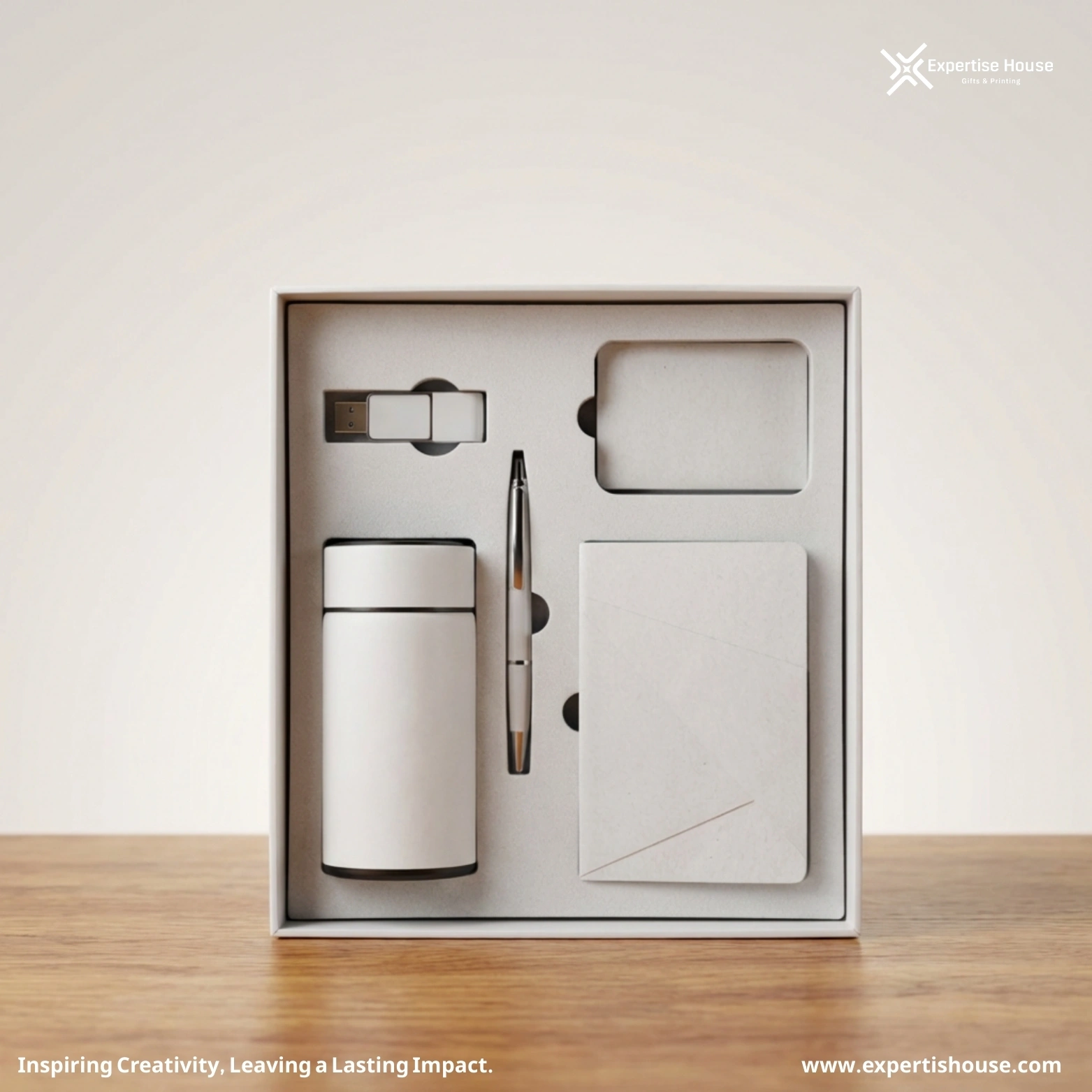 طقم هدايا تنفيذية فاخرة باللون الأبيض 1 طقم هدايا تنفيذية فاخرة باللون الأبيض