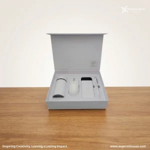 طقم هدايا تنفيذية تقنية فاخرة باللون الأبيض