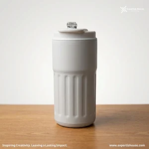 كوب سفري أبيض معزول فاخر