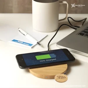 شاحن لاسلكي دائري من الخيزران